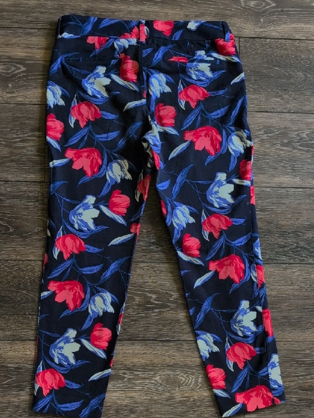 Old Navy Navy Capri Bottoms - Picture 3 of 4